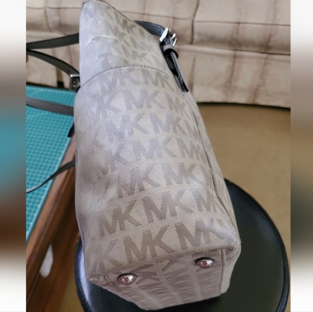 Michael Kors Jet Set Signature Light Grey Canvas Leather East West Shoulder Tote - Picture 7 of 11